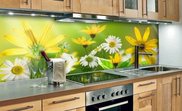 glass-back-wall-kitchen-showed-flowers-600-x-365.jpg